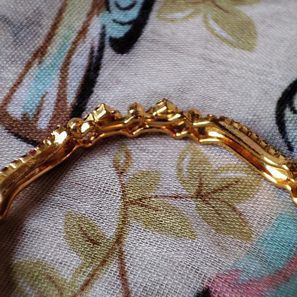 Ruby Garnet Red Rhinestone Prong Set Vintage Gold Tone Bangle Bracelet EUC - Picture 6 of 9